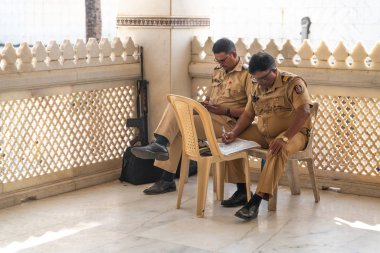 Mumbai, Hindistan - Juary 16, 2019: Mumbai'de Hint polisi görevi