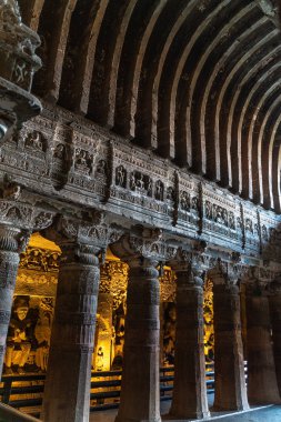 Aurangabad, Hindistan - 6 Şubat 2019: Hindistan'daki eski Hindu mağara tapınağının manzarası