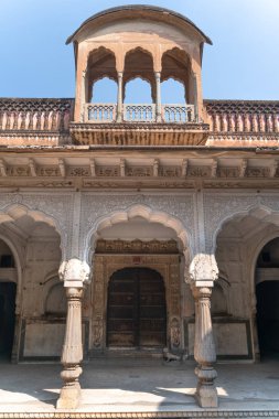 Jodhpur, Hindistan - 1 Temmuz 2019: Hint evinin dış cephesi