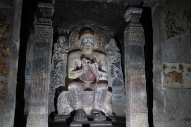 Aurangabad, Hindistan - 6 Şubat 2019: Hindistan'daki eski Hindu mağara tapınağının manzarası