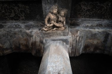Aurangabad, Hindistan - 6 Şubat 2019: Hindistan'daki eski Hindu mağara tapınağının manzarası