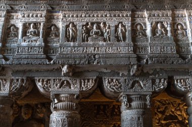 Aurangabad, Hindistan - 6 Şubat 2019: Hindistan'daki eski Hindu mağara tapınağının manzarası