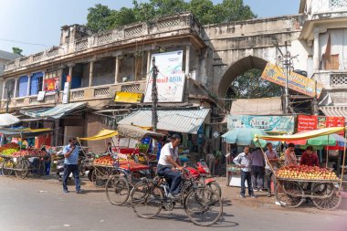 Delhi, Hindistan - 12 Ekim 2018: Hindistan'da ana bazar caddesinde görüntüle