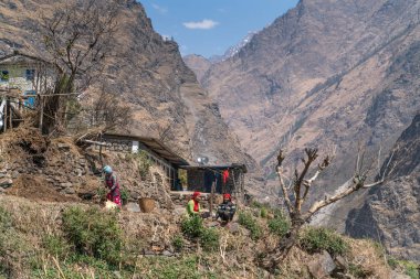 Githe, Nepal - 9 Mart 2019: Annapurna patika yolunda küçük bir köy