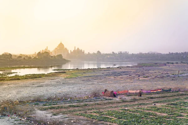 Vista Sobre Taj Mahal Desde Orilla Del Río India —  Fotos de Stock