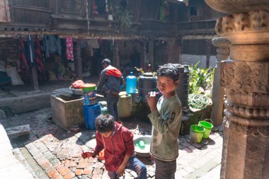 Katmandu, Nepal - 18 Mart 2019: Katmandu'da terk edilmiş eski tapınak