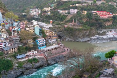 Devprayag, Hindistan - 19 Nisan 2019: Ganga'nın geldiği şehir ve yer.