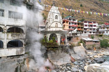 Manikaran, Hindistan - 20 Ekim 2018: Gurudwara Shri Manikaran Sahib'in görünümü.