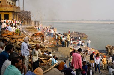 Varanasi, Hindistan - 7 Kasım 2018: Varanasi'nin kutsal kasabası.