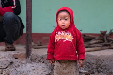 Sipaghat, Nepal - 28 Temmuz 2019: Köyden küçük çocuk