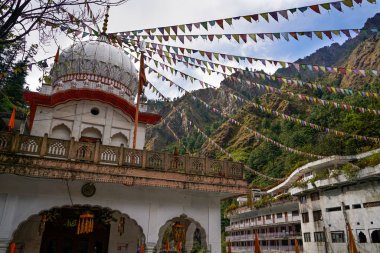 Manikaran, Hindistan - 20 Ekim 2018: Gurudwara Shri Manikaran Sahib'in görünümü.