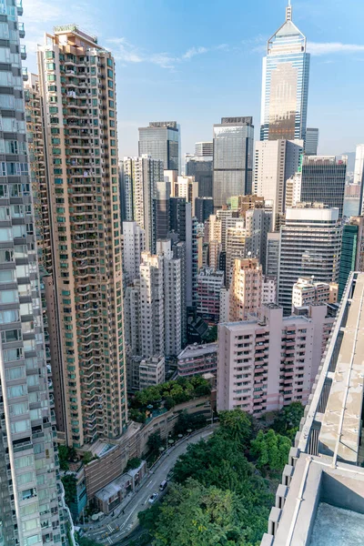 屋上から高層ビルが立ち並ぶ香港の街並みの絶景 — ストック写真