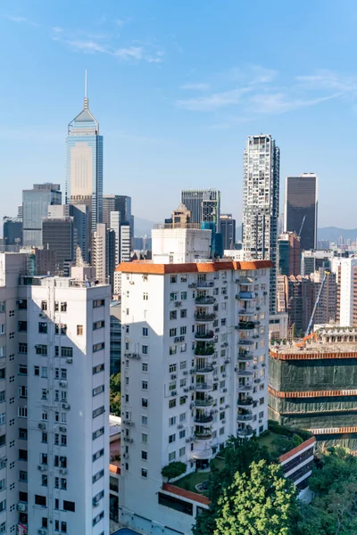 屋上から高層ビルが立ち並ぶ香港の街並みの絶景 — ストック写真