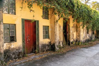 Hong Kong 'da terk edilmiş bir balıkçı köyü.