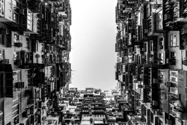 Hong Kong 'da Tai Koo yakınlarındaki Montane Mansion adlı turistler arasındaki popüler yer. Kalabalık eski bir retro bina.