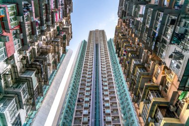 Hong Kong 'da Tai Koo yakınlarındaki Montane Mansion adlı turistler arasındaki popüler yer. Kalabalık eski bir retro bina.