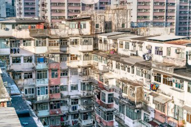 Hong Kong 'da Tai Koo yakınlarındaki Montane Mansion adlı turistler arasındaki popüler yer. Kalabalık eski bir retro bina.