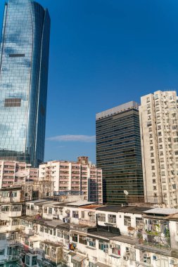Hong Kong 'da Tai Koo yakınlarındaki Montane Mansion adlı turistler arasındaki popüler yer. Kalabalık eski bir retro bina.