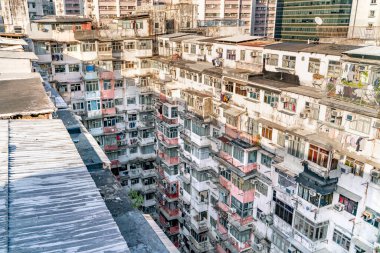 Hong Kong 'da Tai Koo yakınlarındaki Montane Mansion adlı turistler arasındaki popüler yer. Kalabalık eski bir retro bina.