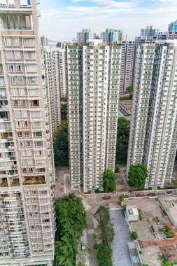 Konut manzarası ve Hong Kong 'un çatısından gökdelenler.