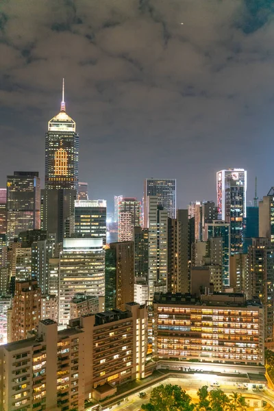 香港の街並みや高層ビルの素晴らしい夜と夕日の景色 — ストック写真