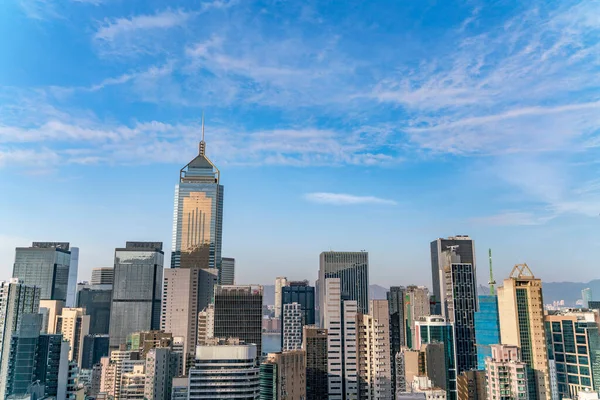 屋上から高層ビルが立ち並ぶ香港の街並みの絶景 — ストック写真