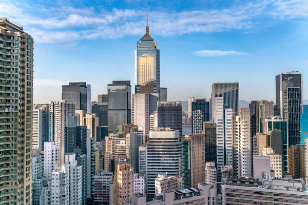 Çatıdan Hong Kong Şehrinin Muhteşem Manzarası Gökdelenlerle Dolu — Stok fotoğraf