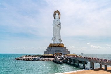 Nanshan Tapınağı - Çin 'in Hainan bölgesindeki Sanya' daki Budist tapınağı. Sanya Denizi 'nden Guan Yin' in heykeli.