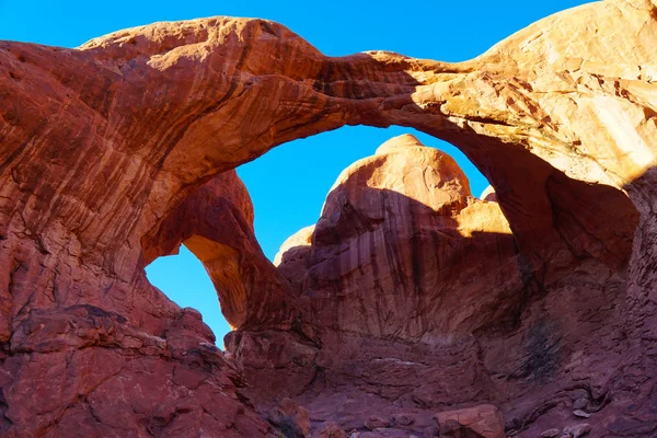 Verbazingwekkende Architectuur Van Dubbele Boog Arches National Park Een Heldere — Stockfoto