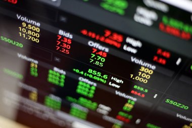 Menkul Kıymetler Borsası, Akıcı Ticaret Ekranı, hisse senetlerinin bir listesini gösteriyor..