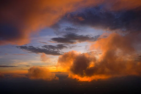 Morgen Sonnenaufgang Ansicht gab es eine Wolke von Sonne-Schatten-Wolken an — Stockfoto