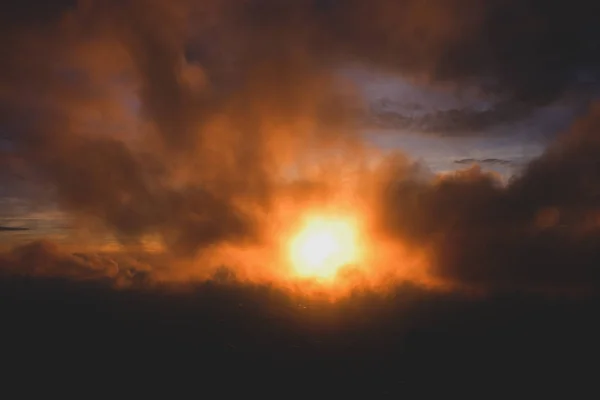 Morgen Sonnenaufgang Ansicht gab es eine Wolke von Sonne-Schatten-Wolken an — Stockfoto