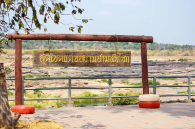 Sam phan bok, Lao Ngam alt bölgesindeki Ban Pong Pao 'da bulunuyor., 