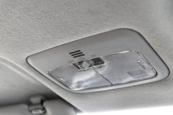 Araç iç aydınlatma ve araç kapıları tamamen kapanmaz uyarı için anahtar.