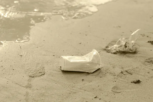 Residuos Vidrio Plástico Coloca Borde Playa Basura Playa — Foto de Stock