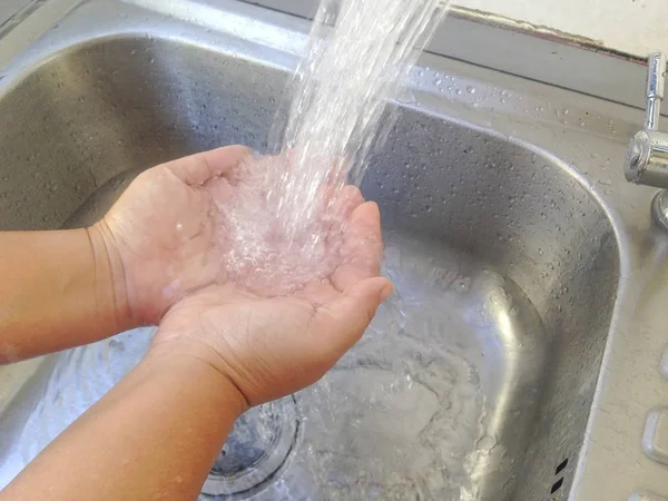 Πλύνε Χέρια Σου Σαπούνι Στο Νεροχύτη Πλύσιμο Χεριών Για Καλή — Φωτογραφία Αρχείου
