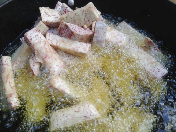 Taro Sticks Geschnitten Mit Heißem Der Pfanne Gebraten — Stockfoto