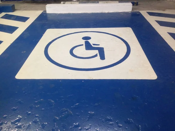 Parcheggio Simbolo Disabili Nel Centro Commerciale Parcheggio Disabili Nel Parcheggio — Foto Stock