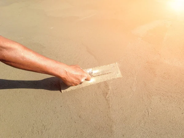 Lavori Intonacatura Parte Dell Esperto Con Luce Solare Lavori Cemento — Foto Stock