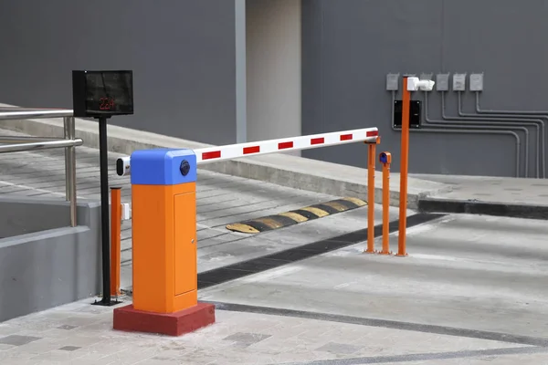 Otopark için Rfid Kart dispenser sistemi ile otomatik bariyer kapısı.