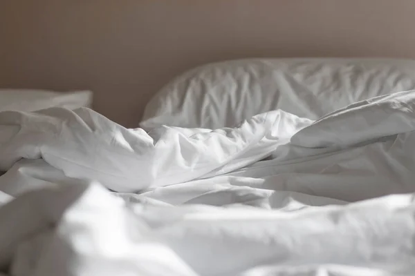 Weiße Matratze Morgen Mit Dem Licht Lag Auf Dem Bett — Stockfoto