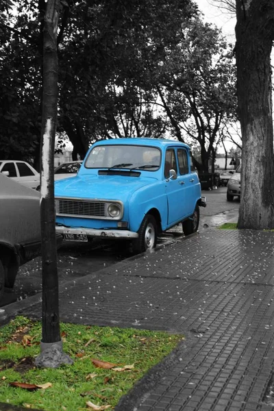 Auto Vintage Decorado Sobre Calle Sin Color — Stockfoto