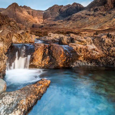 Glen Brittle Isle of Skye yalan peri havuzları Cuillin Ridge içinde belgili tanımlık geçmiş ile popüler bir turistik yer