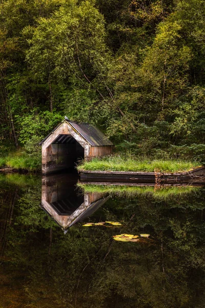 Reflections Boathouse Banks Loch Chon Trossachs National Park Scottish Highlands — Stock Photo, Image
