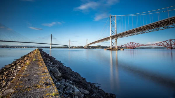 Tři Forth Bridges Jsou Impozantní Pohled Jak Přes Firth Forth — Stock fotografie