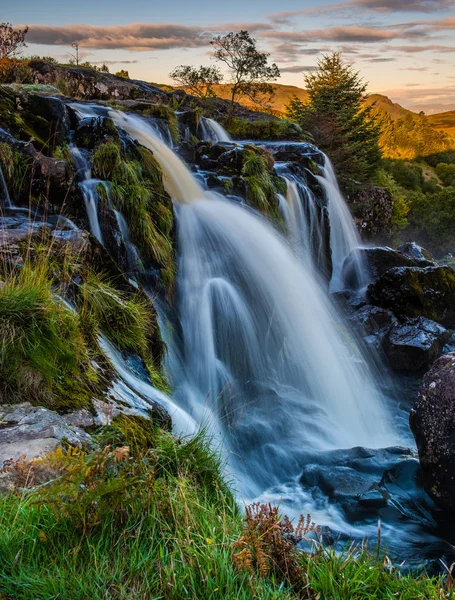 Sonnenaufgang Finsteren Wasserfall Nördlich Von Glasgower Schottland — Stockfoto