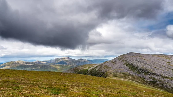 Tittar Mot Beinn Dearg Kullarna Och Förgrunden Toppmötet Mellan Beinn — Stockfoto