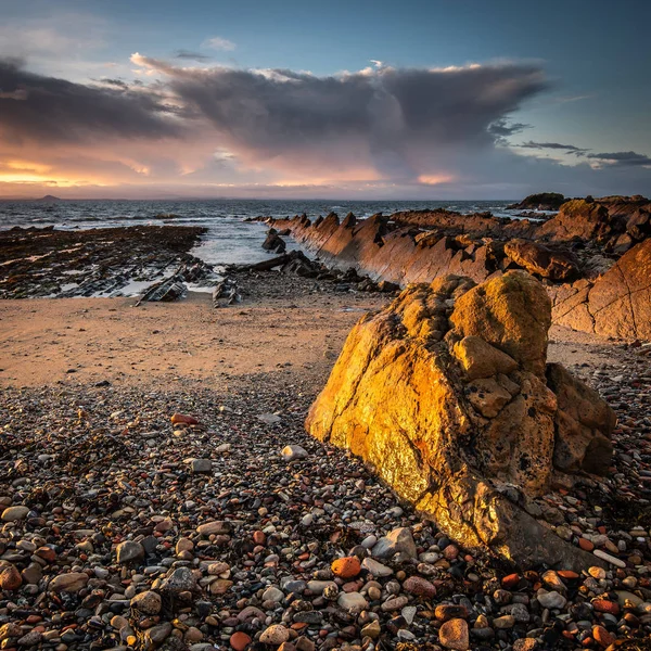 Early Morning Light Striking Large Rock Beach Monans East Coast — Stock Photo, Image