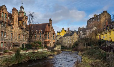 Dean Village huzurlu bir yeşil vaha Leith su üzerinde Edinburgh, İskoçya'nın merkezinde Princes Caddesi yürüyerek sadece beş dakika