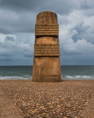 İniş alanı Omaha Beach kod adlı D-Day Normandy için iki Amerikan açılış alanlarından biridir. 5.9 kilometre uzunluğunda Colleville-sur-Mer adlı.